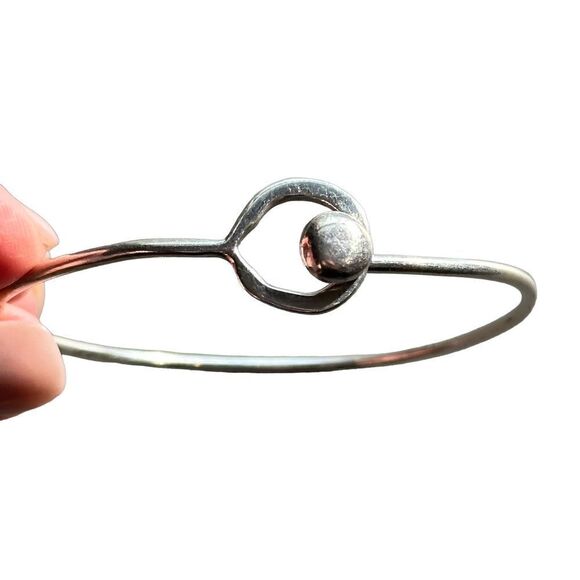 Sterling Silver Design Hammered Hook & eye bangle bracelet - Picture 3 of 7